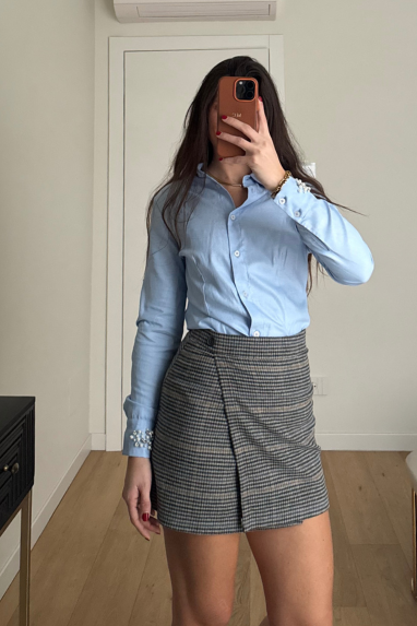 Camicia con applicazioni su polsino