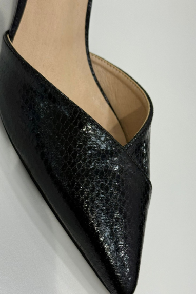 TWENTY Slingback a trama