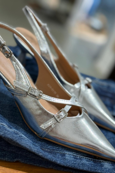 TWENTY Slingback a punta con fibbie