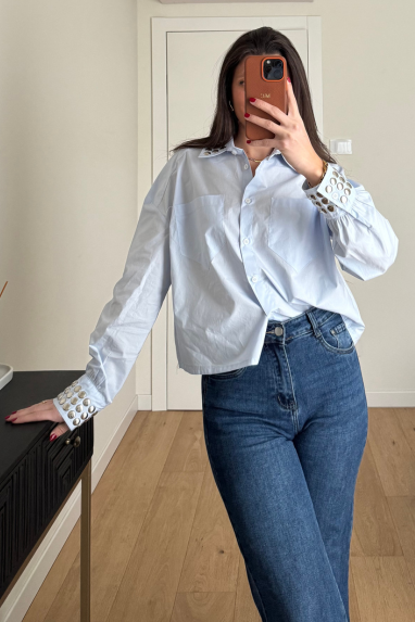 Camicia con applicazioni su colletto e polsini