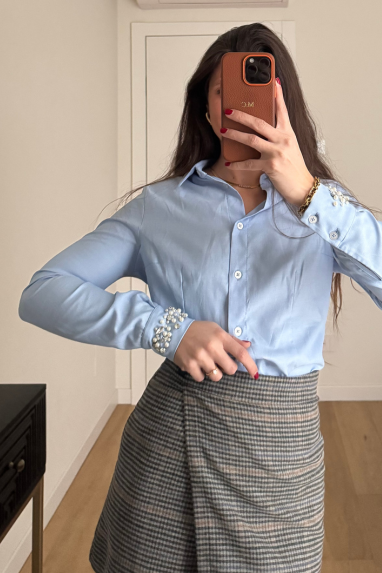Camicia con applicazioni su polsino