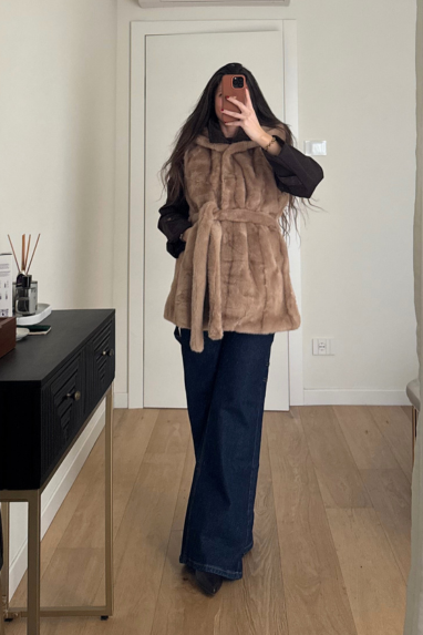 Gilet ecopelliccia con cappuccio