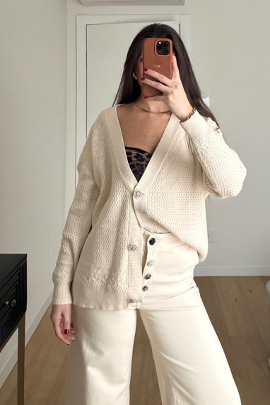 Cardigan crochet con bottoni gioiello