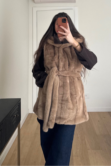 Gilet ecopelliccia con cappuccio