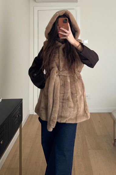 Gilet ecopelliccia con cappuccio