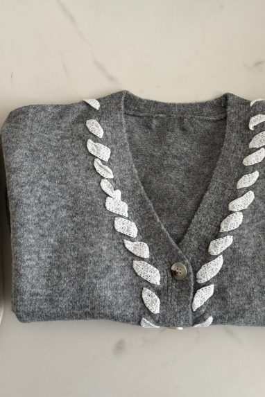 Cardigan con lavorazione frontale