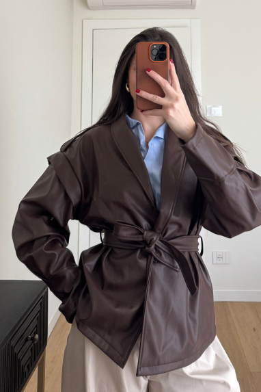 Giacca in ecopelle con fusciacca