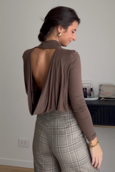 Maglia misto cashmere con scollo su schiena