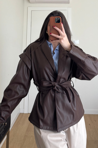 Giacca in ecopelle con fusciacca