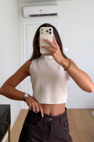 Top cropped Emma