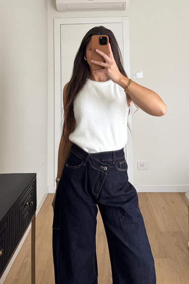 Jeans balloon bottone decentrato