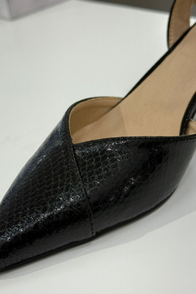 TWENTY Slingback a trama