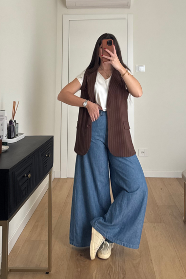 Jeans ampio a vita alta