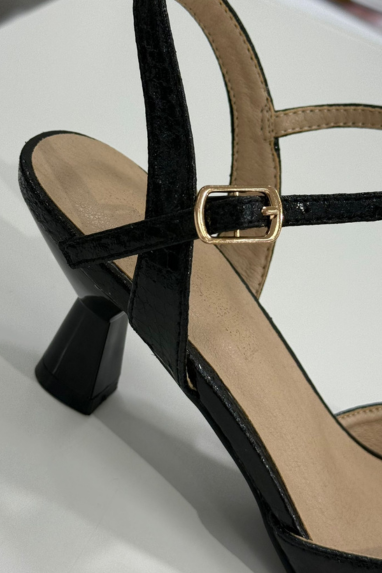 TWENTY Slingback a trama